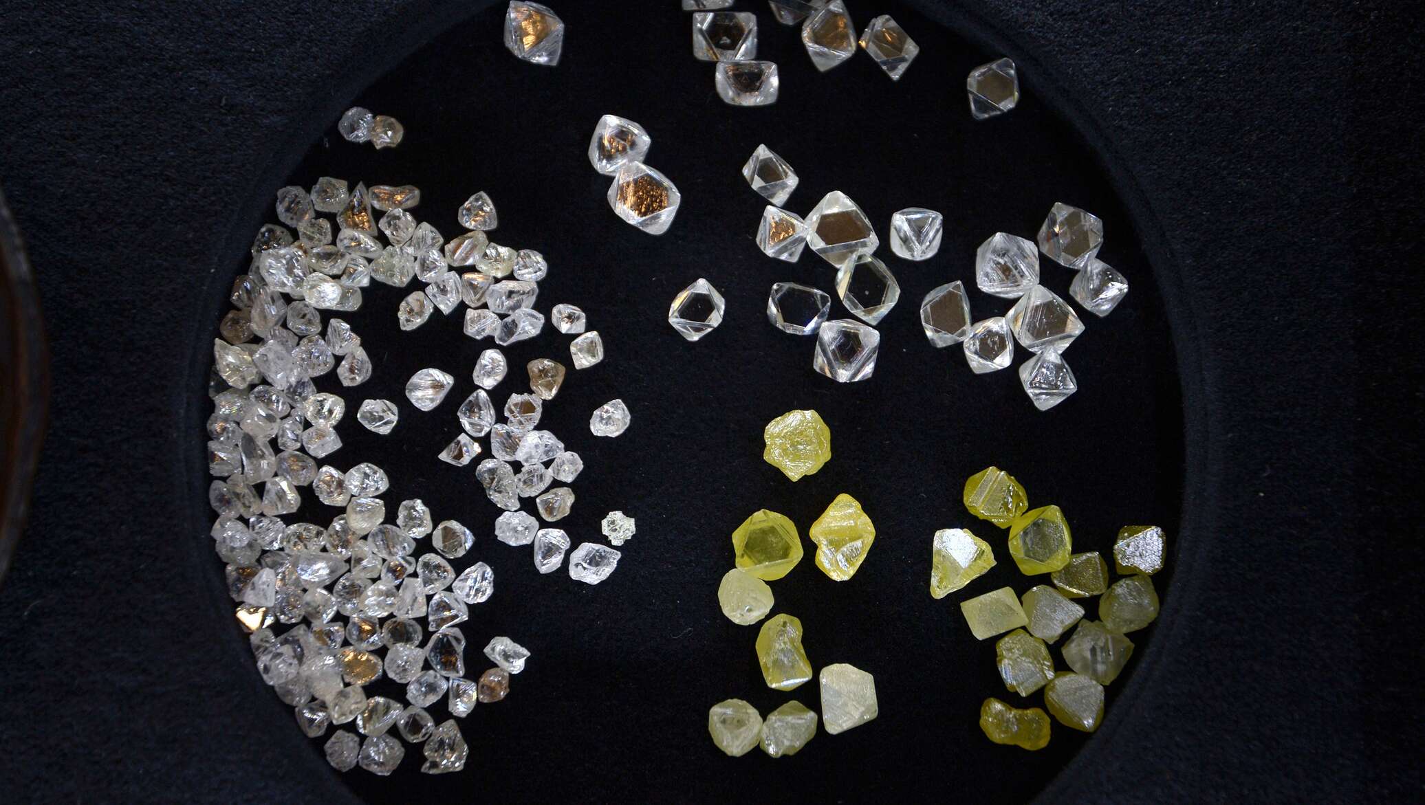 EU partially allows import of Russian diamonds EU partially allows import of Russian diamonds