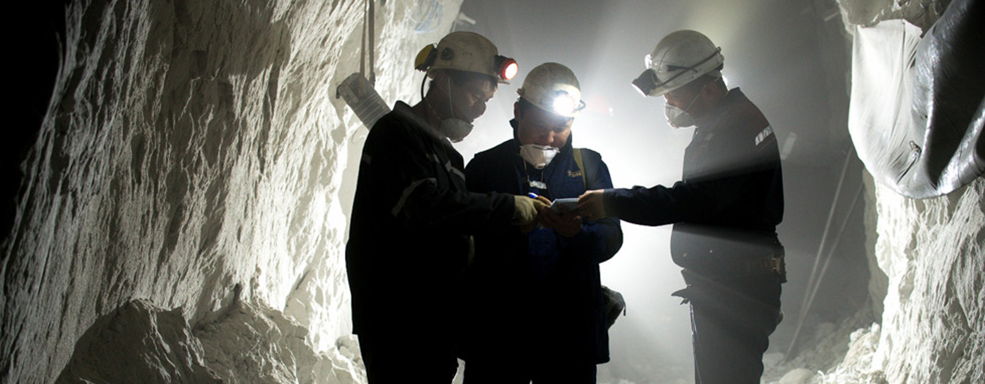 Kazzinc plans to extract hundreds of thousands of tons of zinc and tons of gold at a new deposit in eastern Kazakhstan Kazzinc plans to extract hundreds of thousands of tons of zinc and tons of gold at a new deposit in eastern Kazakhstan